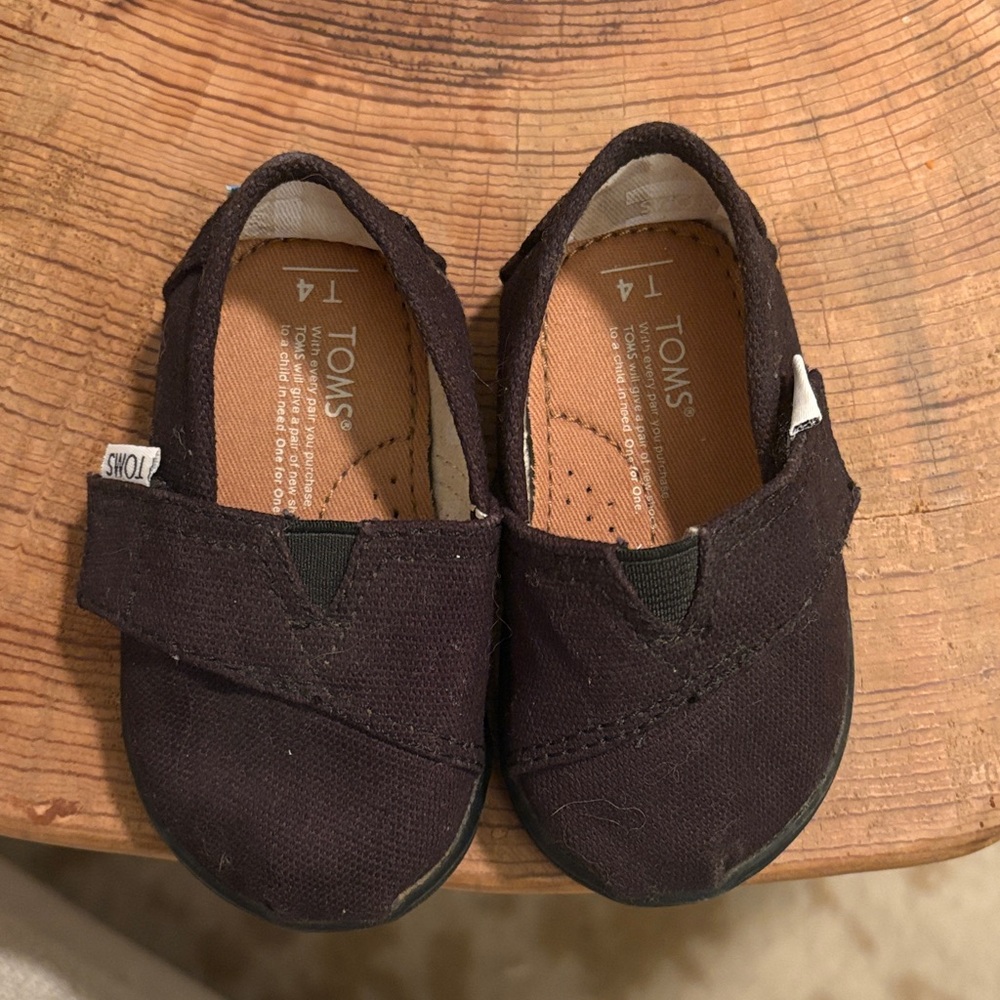 Toms Kids Black Canvas Hook-and-Loop Moccasins